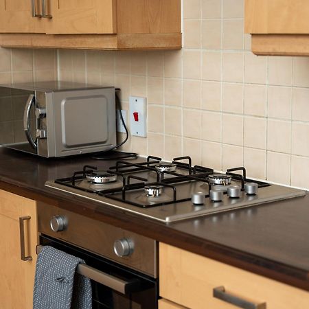 Luxury 2 Bed Apartment - Near Heathrow, Legoland, Windsor สลาว ภายนอก รูปภาพ