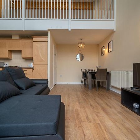 Luxury 2 Bed Apartment - Near Heathrow, Legoland, Windsor สลาว ภายนอก รูปภาพ