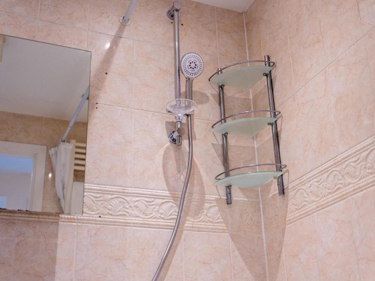 Luxury 2 Bed Apartment - Near Heathrow, Legoland, Windsor สลาว ภายนอก รูปภาพ