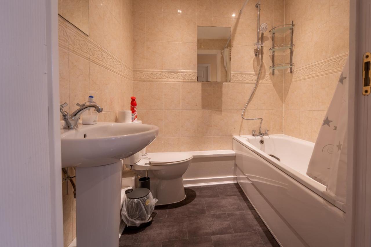 Luxury 2 Bed Apartment - Near Heathrow, Legoland, Windsor สลาว ภายนอก รูปภาพ