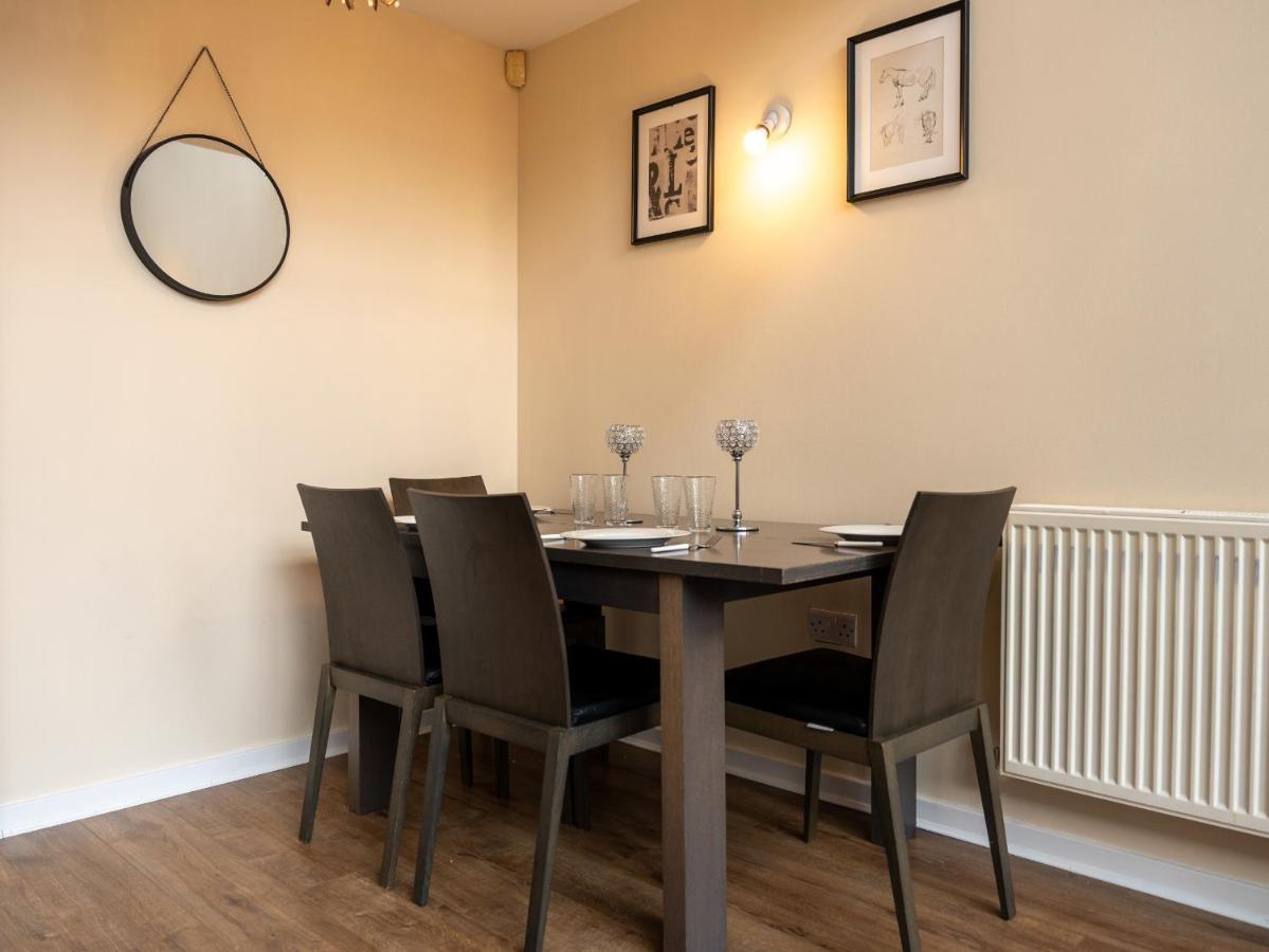 Luxury 2 Bed Apartment - Near Heathrow, Legoland, Windsor สลาว ภายนอก รูปภาพ