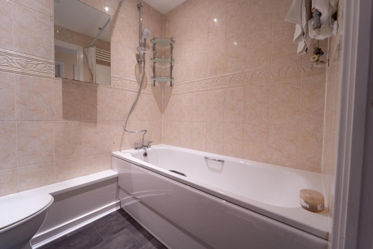 Luxury 2 Bed Apartment - Near Heathrow, Legoland, Windsor สลาว ภายนอก รูปภาพ