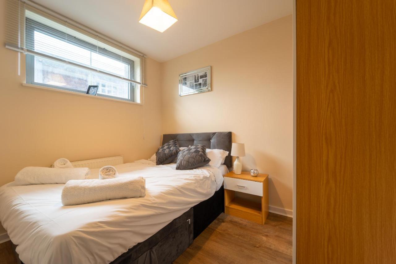 Luxury 2 Bed Apartment - Near Heathrow, Legoland, Windsor สลาว ภายนอก รูปภาพ