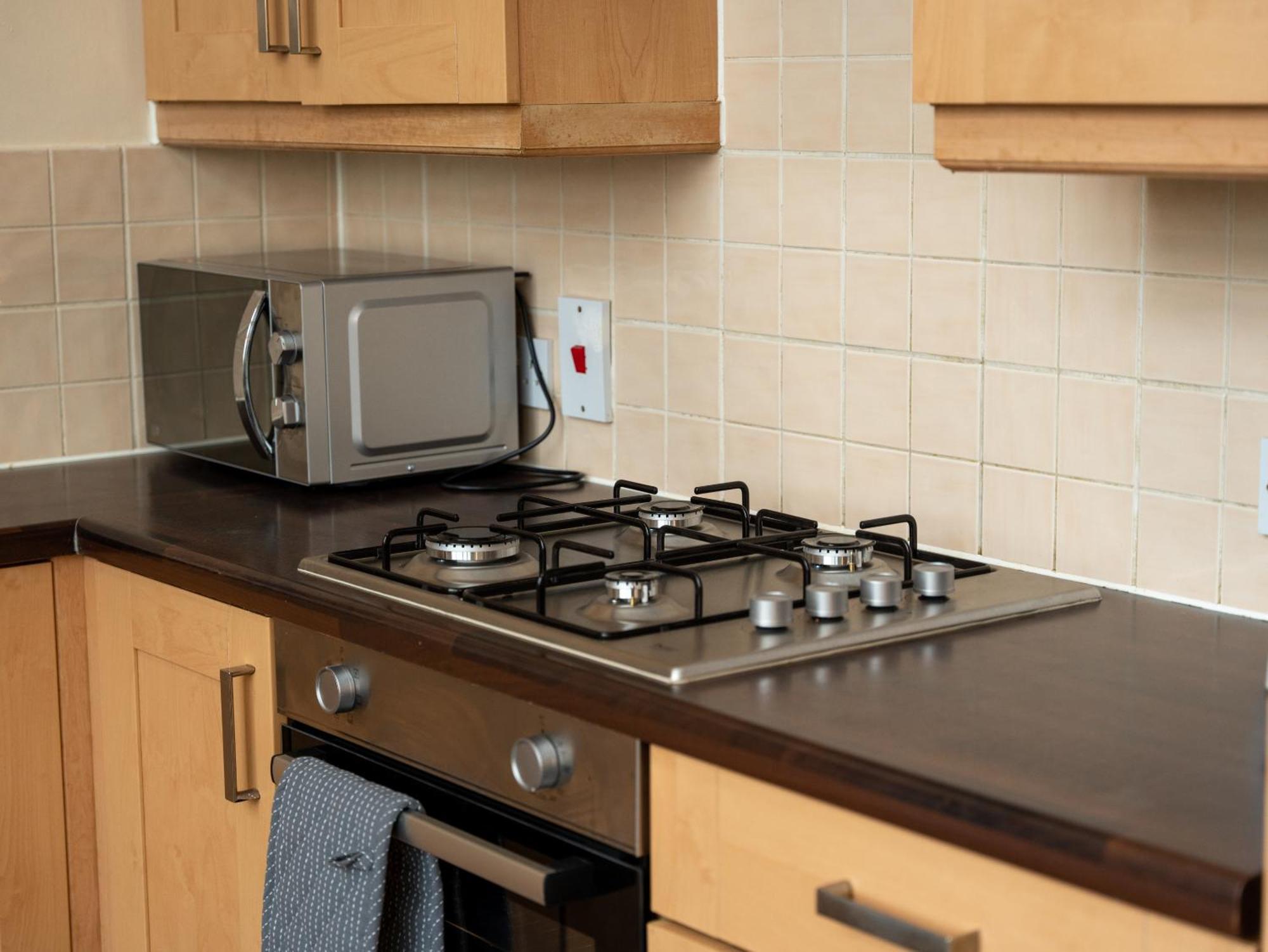 Luxury 2 Bed Apartment - Near Heathrow, Legoland, Windsor สลาว ภายนอก รูปภาพ