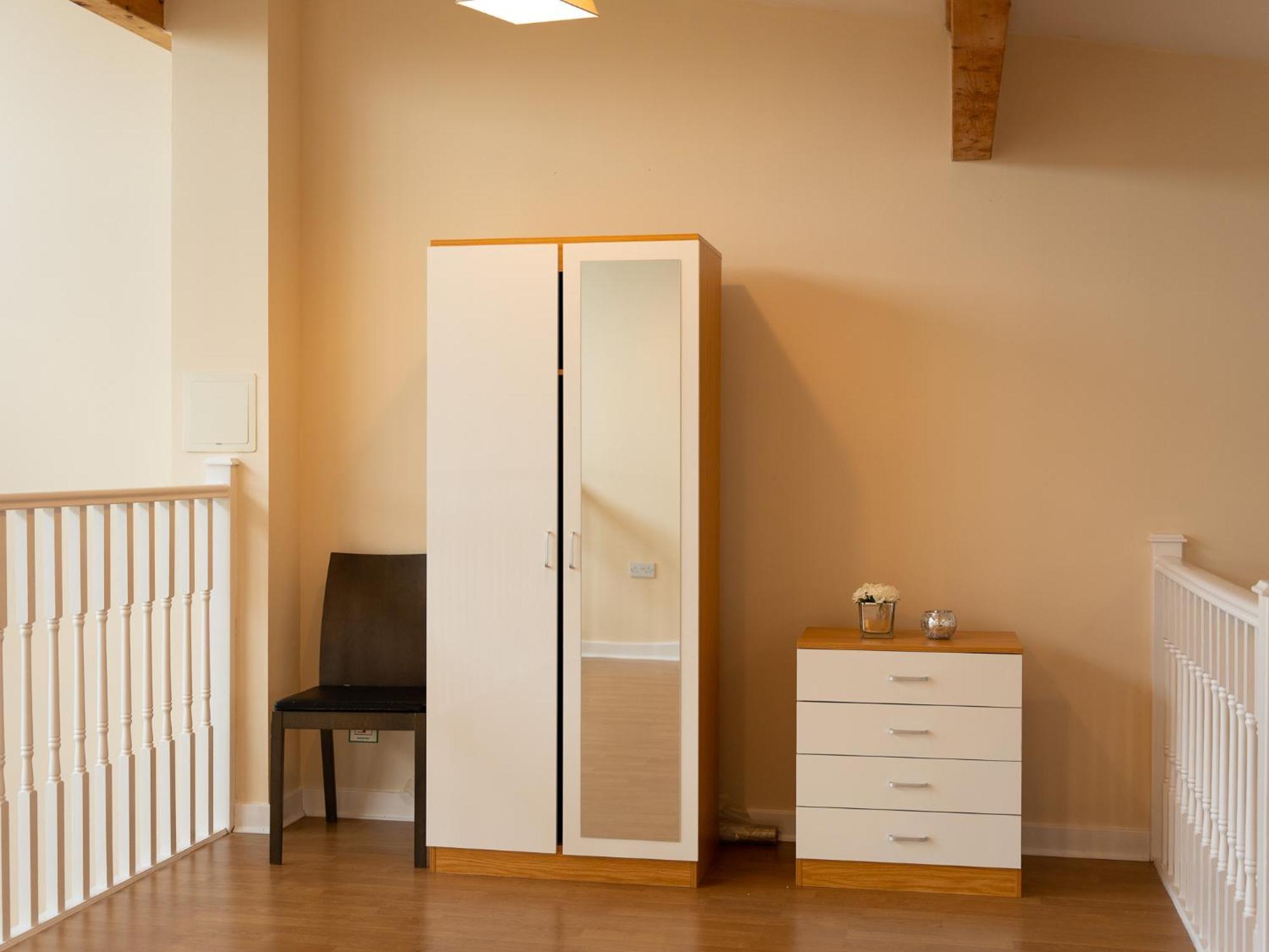 Luxury 2 Bed Apartment - Near Heathrow, Legoland, Windsor สลาว ภายนอก รูปภาพ