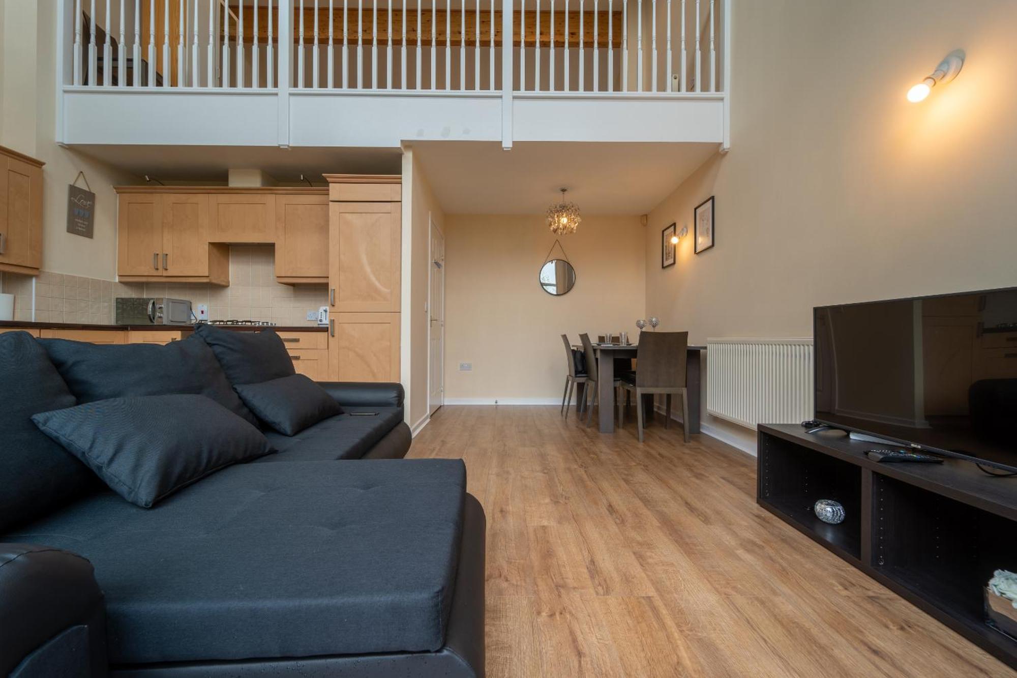 Luxury 2 Bed Apartment - Near Heathrow, Legoland, Windsor สลาว ภายนอก รูปภาพ