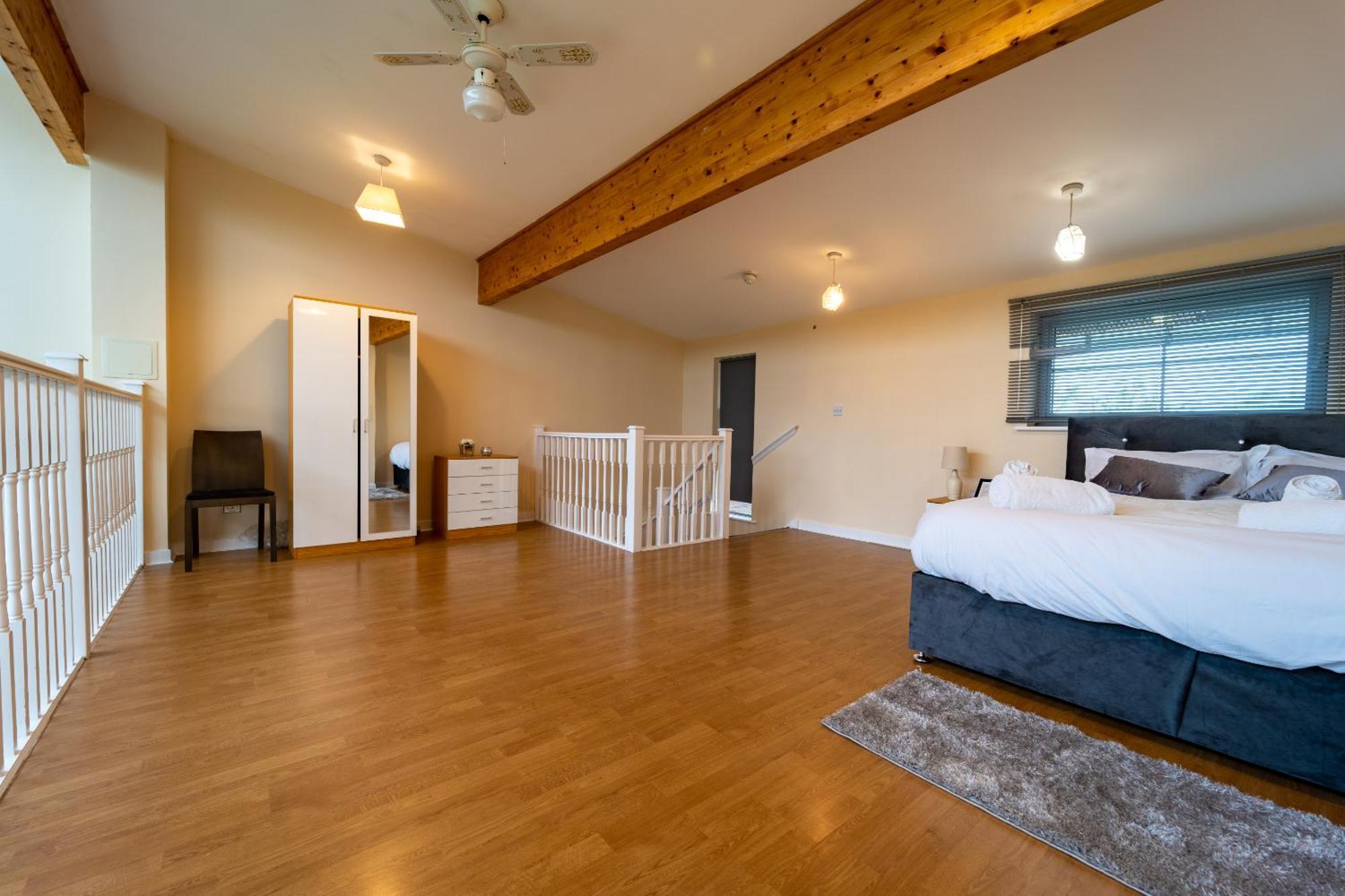 Luxury 2 Bed Apartment - Near Heathrow, Legoland, Windsor สลาว ภายนอก รูปภาพ