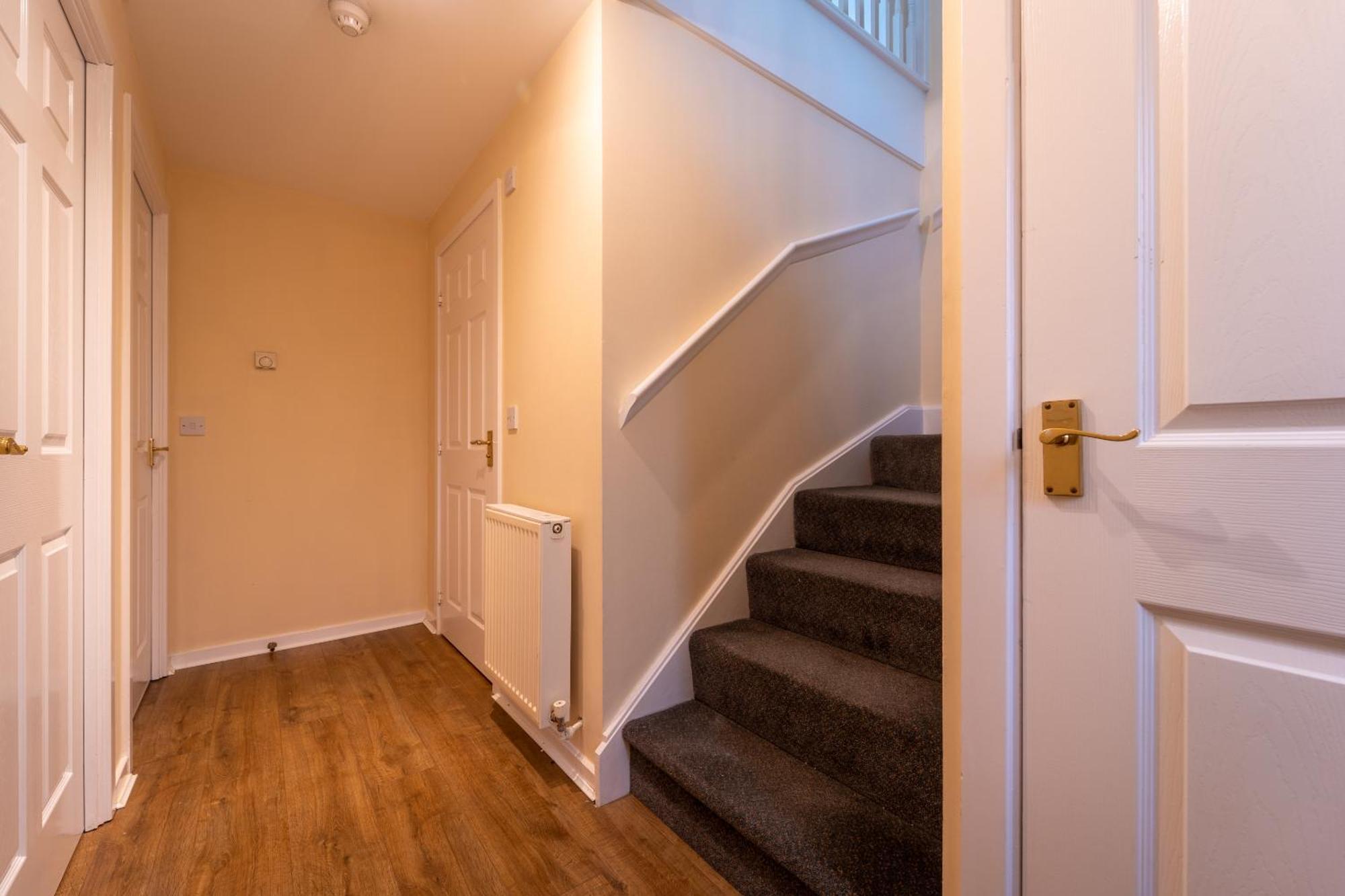 Luxury 2 Bed Apartment - Near Heathrow, Legoland, Windsor สลาว ภายนอก รูปภาพ