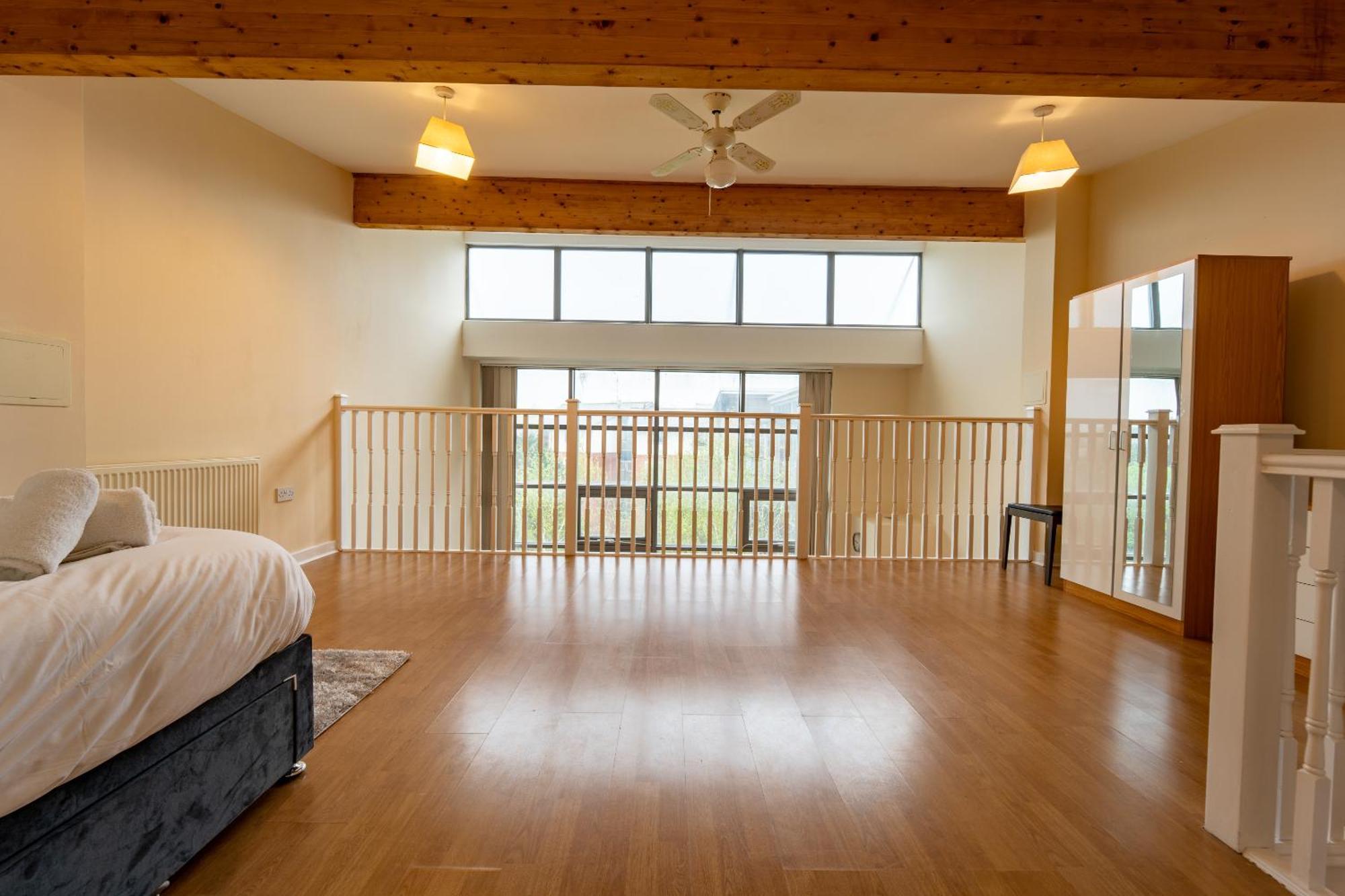 Luxury 2 Bed Apartment - Near Heathrow, Legoland, Windsor สลาว ภายนอก รูปภาพ