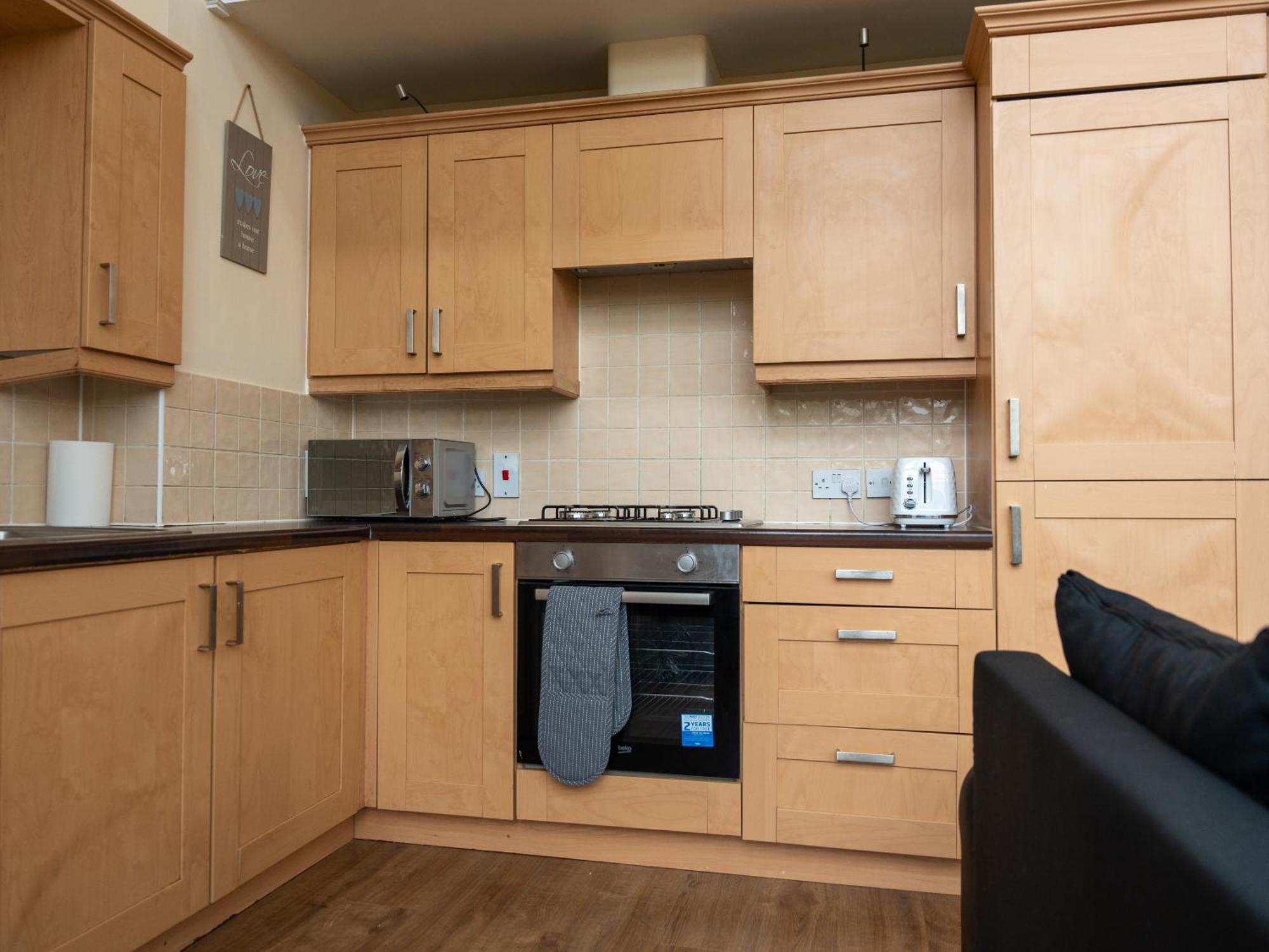 Luxury 2 Bed Apartment - Near Heathrow, Legoland, Windsor สลาว ภายนอก รูปภาพ