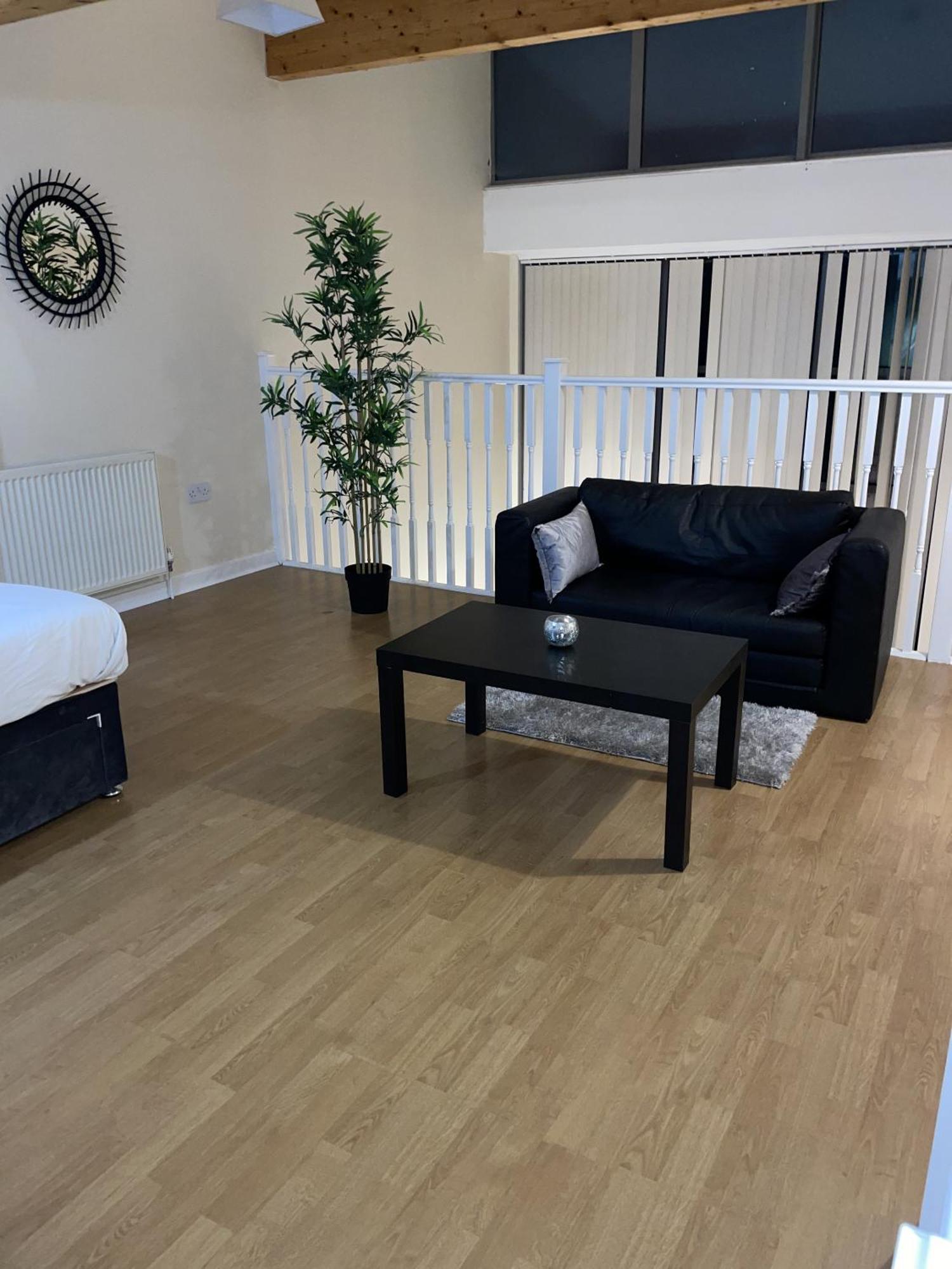 Luxury 2 Bed Apartment - Near Heathrow, Legoland, Windsor สลาว ภายนอก รูปภาพ