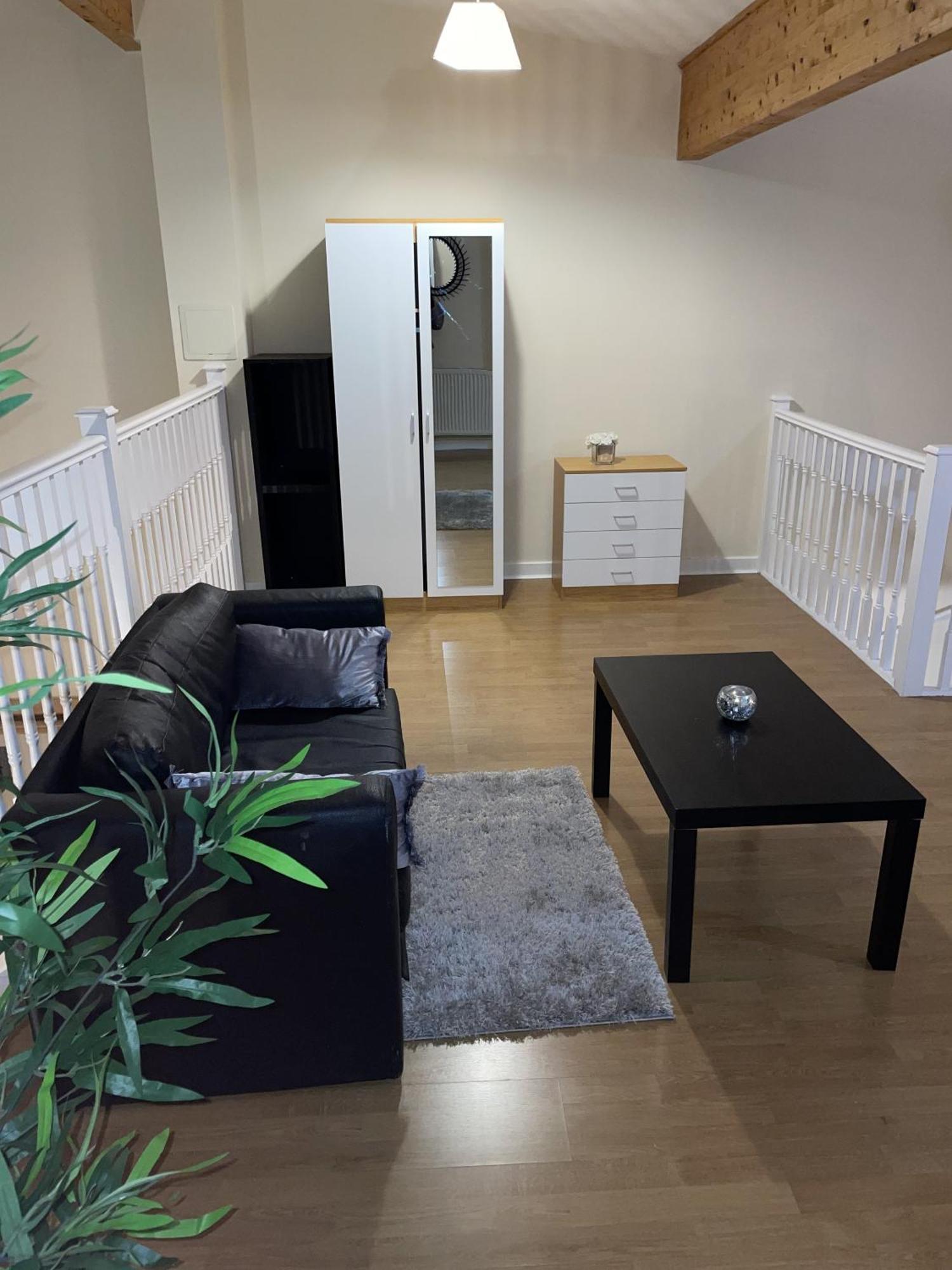 Luxury 2 Bed Apartment - Near Heathrow, Legoland, Windsor สลาว ภายนอก รูปภาพ